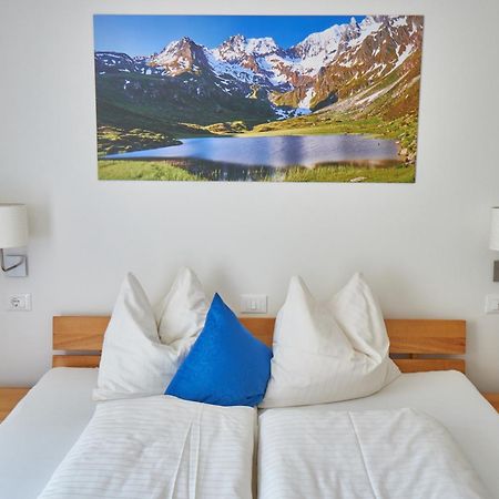 Privatpension Bergkristall San Martino In Passiria  Rum bild