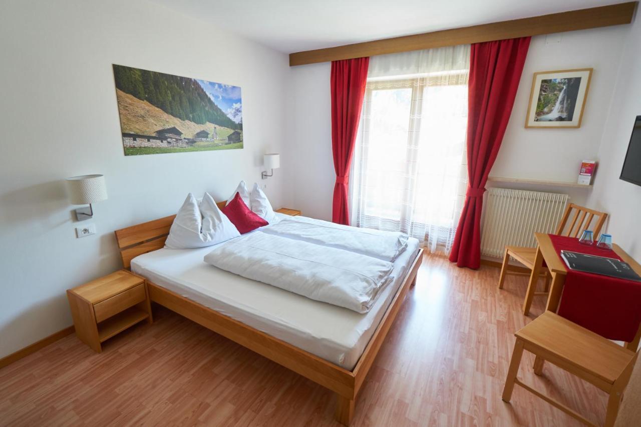 Privatpension Bergkristall San Martino In Passiria  Exteriör bild