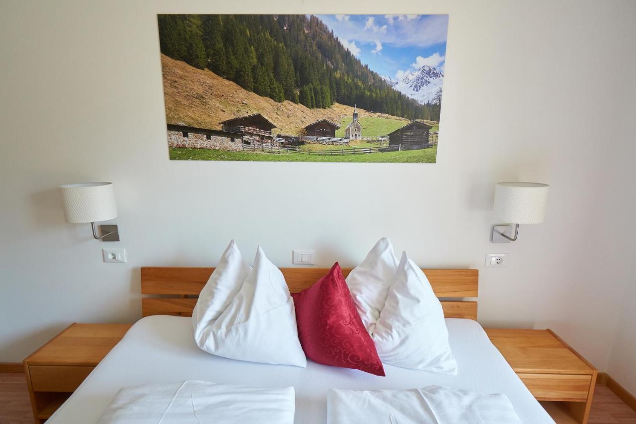Privatpension Bergkristall San Martino In Passiria  Exteriör bild