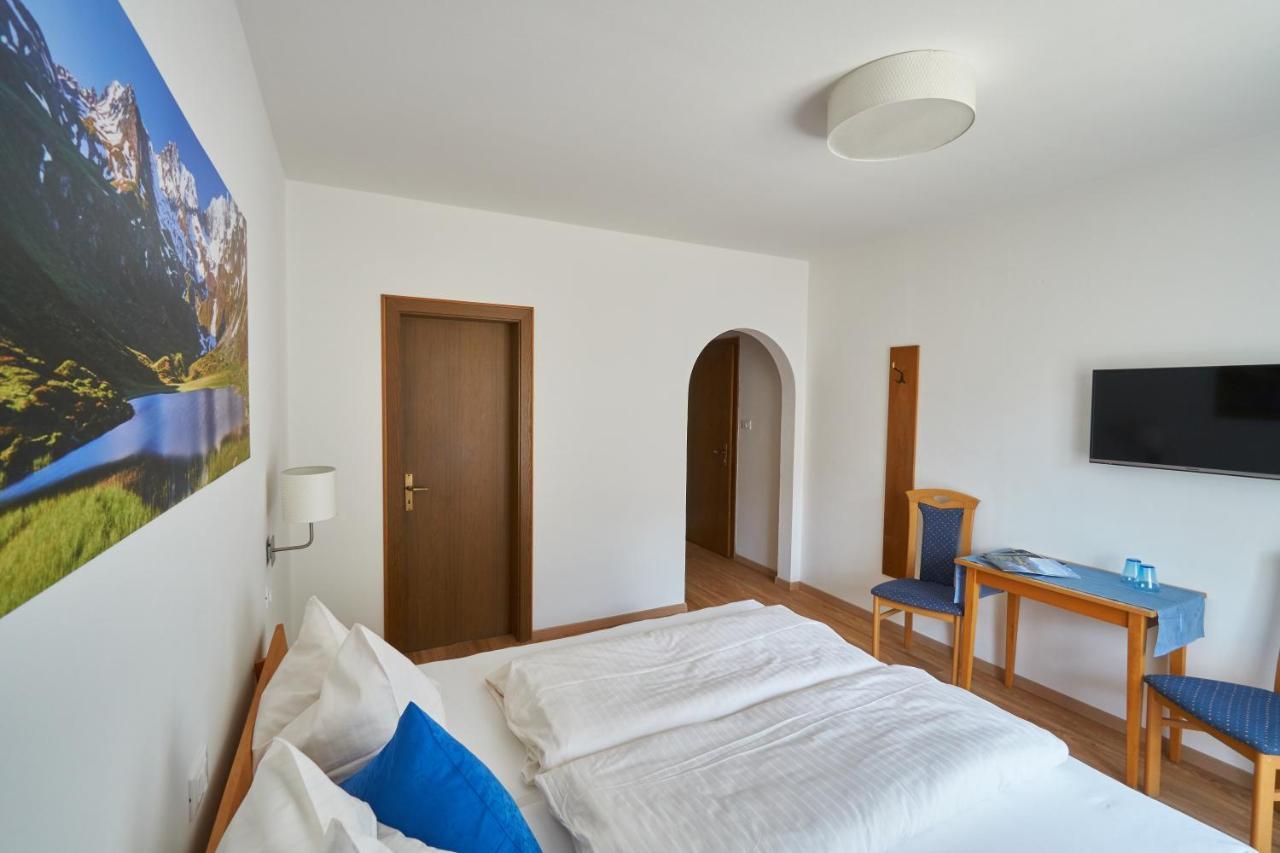 Privatpension Bergkristall San Martino In Passiria  Rum bild