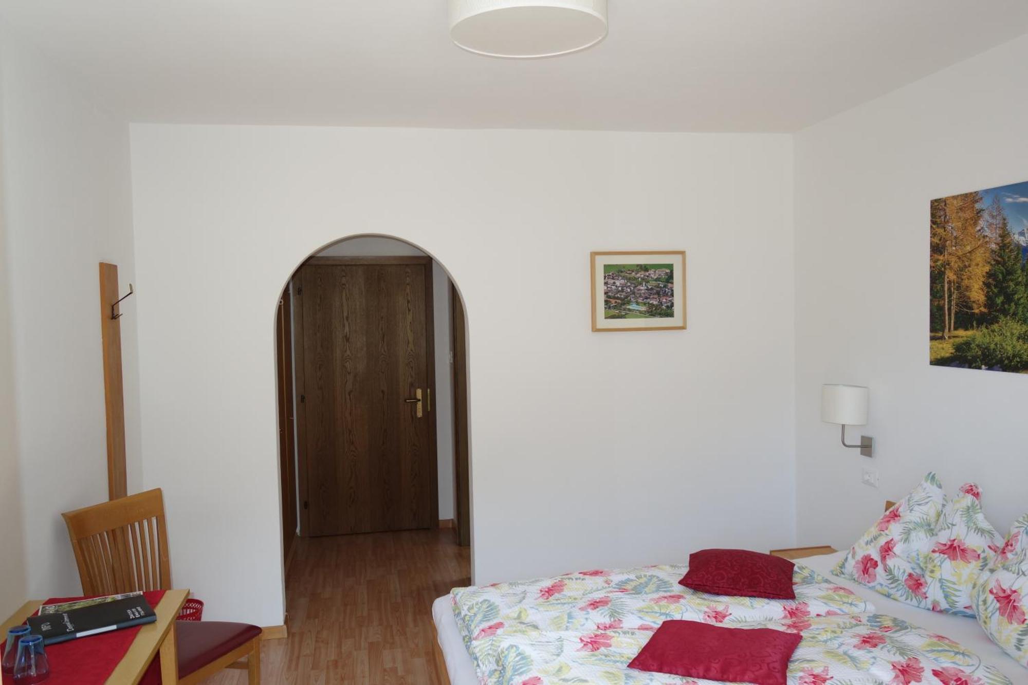 Privatpension Bergkristall San Martino In Passiria  Rum bild