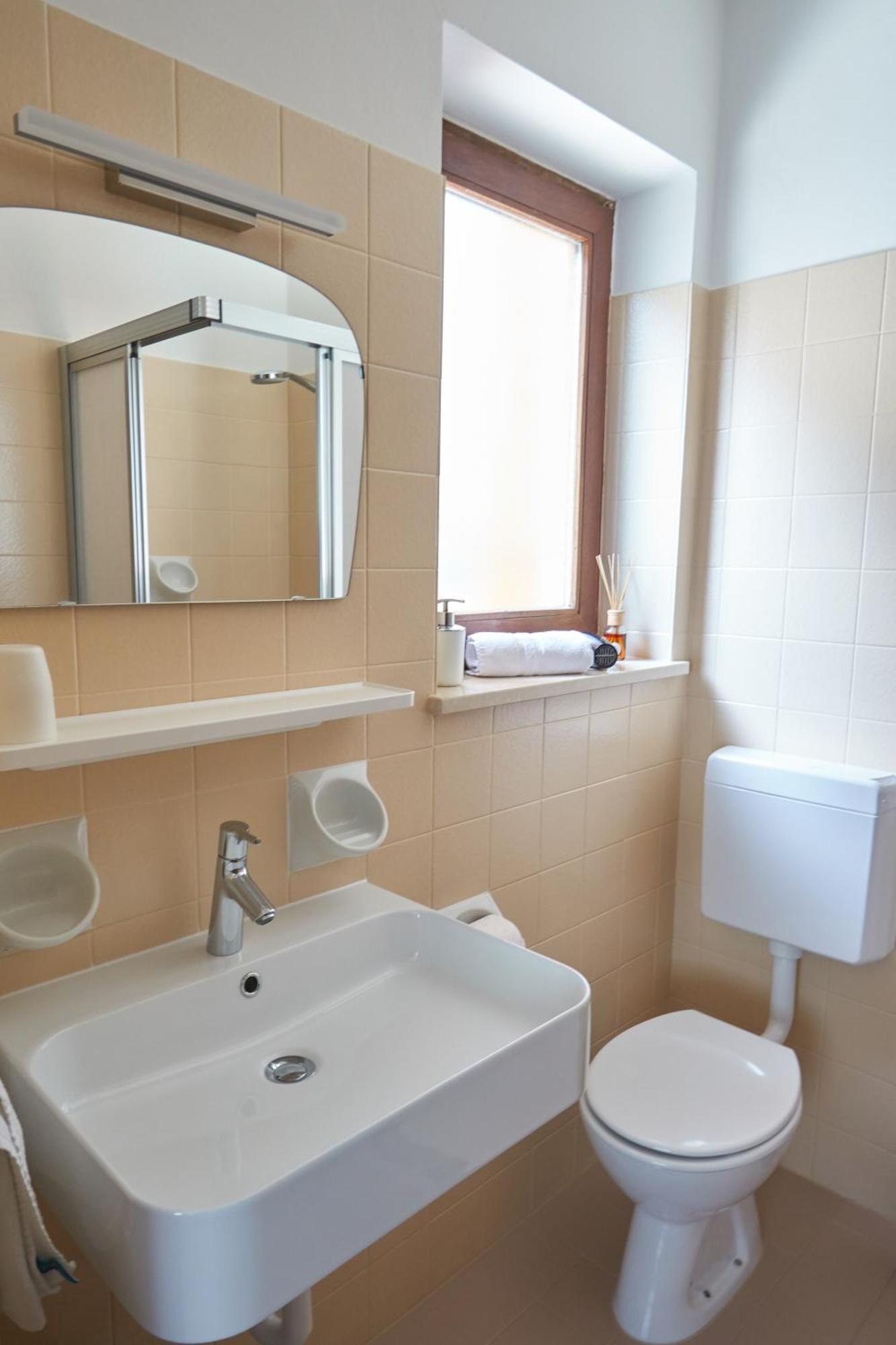 Privatpension Bergkristall San Martino In Passiria  Rum bild
