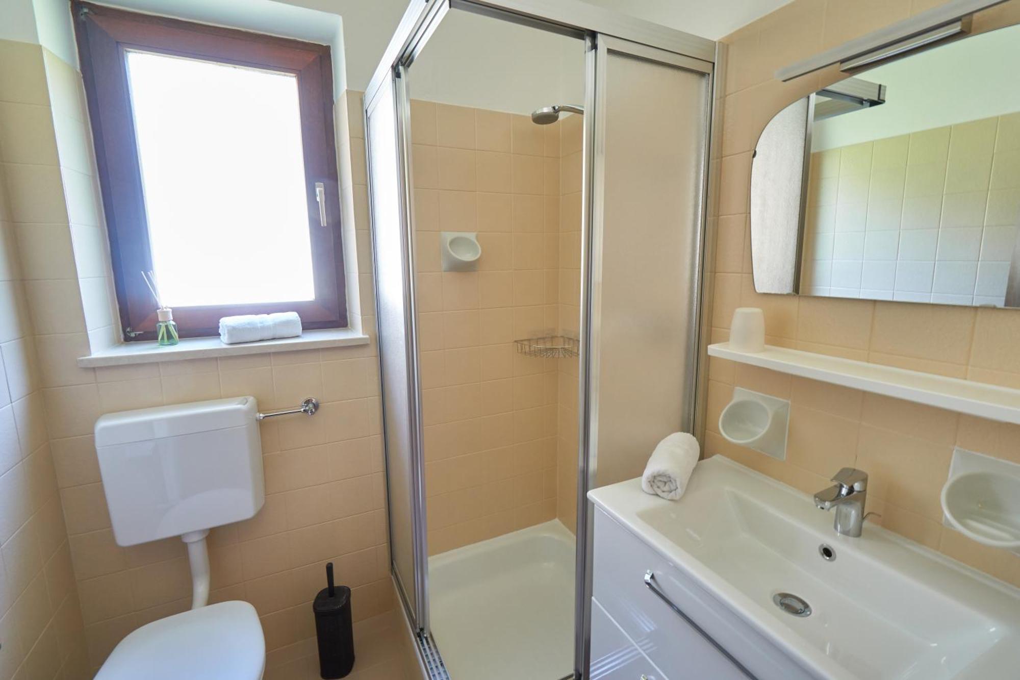 Privatpension Bergkristall San Martino In Passiria  Rum bild