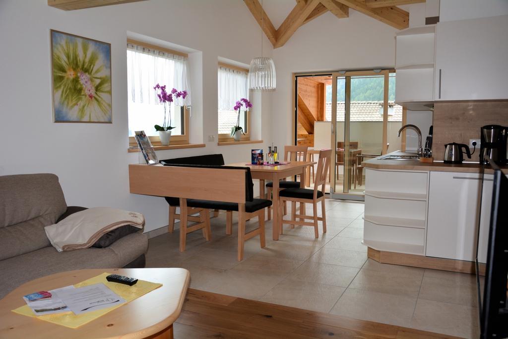 Privatpension Bergkristall San Martino In Passiria  Exteriör bild
