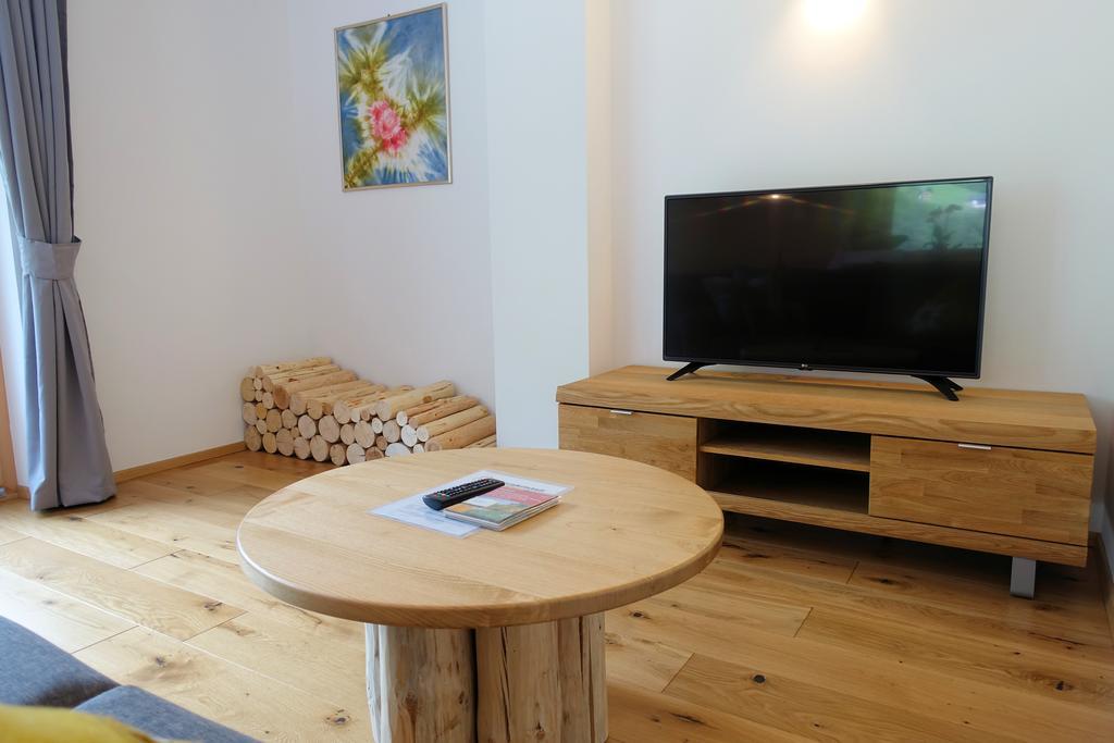 Privatpension Bergkristall San Martino In Passiria  Exteriör bild